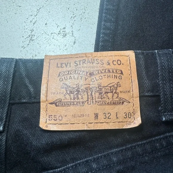 Vintage Levi’s 550 Black Relaxed Fit Jeans - Picture 5 of 5